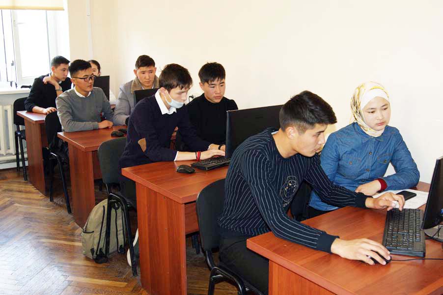 Школьники Киргизии освоили новые цифровые навыки
