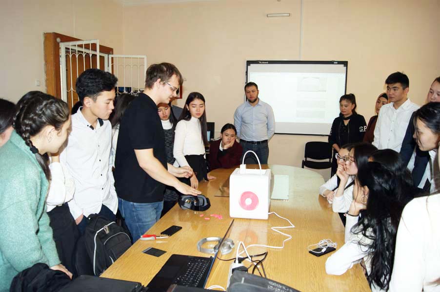 Школьники Киргизии освоили новые цифровые навыки