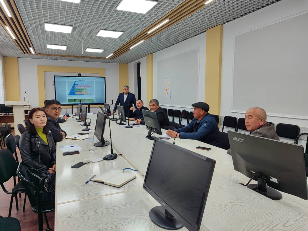 Тренинги для государственных гражданских служащих и муниципальных служащих Ошской области